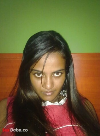 saras horny look pic