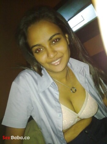 sexy indian girl posing to bf