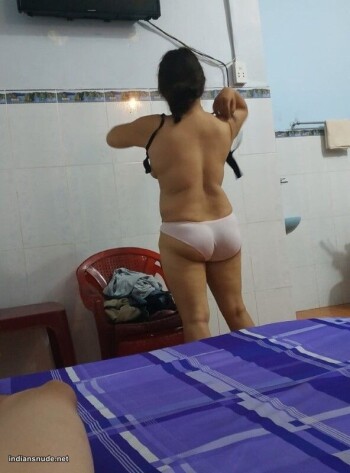Ass show of slutty aunties and girls 21
