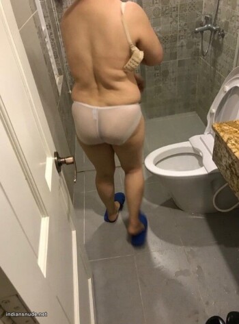 Ass show of slutty aunties and girls 24