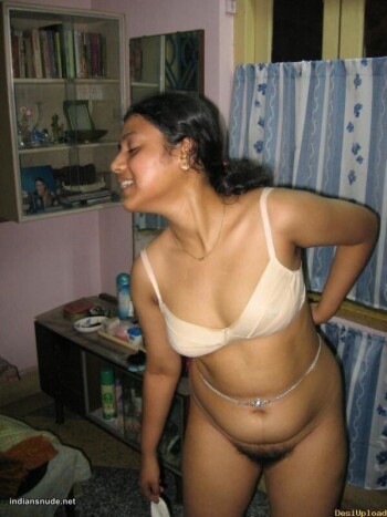 Indian-village-sluts-exposing-nude-body-12.jpg