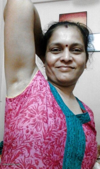 Indian-village-sluts-exposing-nude-body-27.jpg