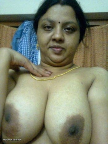 Indian-village-sluts-exposing-nude-body-41.jpg