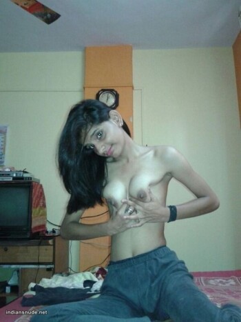 Skinny-figured-sexy-Indian-girls-pics-13.jpg
