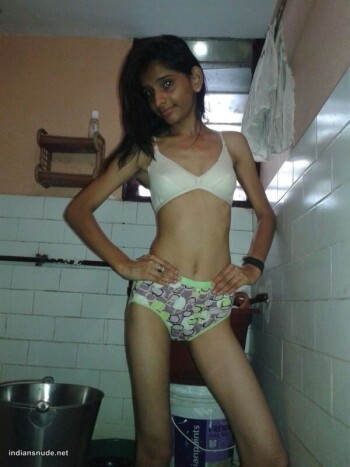 Skinny-figured-sexy-Indian-girls-pics-17.jpg