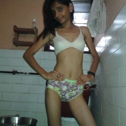 Skinny-figured-sexy-Indian-girls-pics-17
