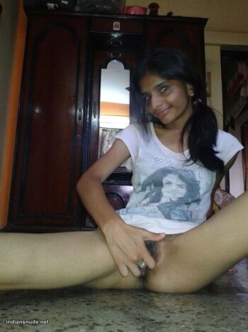 Skinny-figured-sexy-Indian-girls-pics-22.jpg