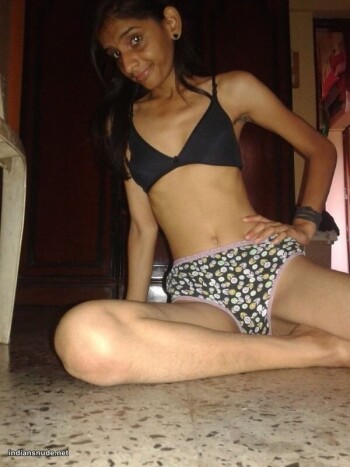 Skinny-figured-sexy-Indian-girls-pics-43.jpg