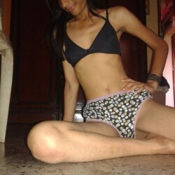 Skinny-figured-sexy-Indian-girls-pics-43