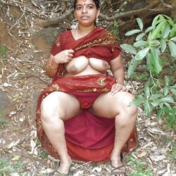 South-Indian-mallu-aunties-in-one-gallery-43