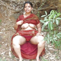 South-Indian-mallu-aunties-in-one-gallery-44