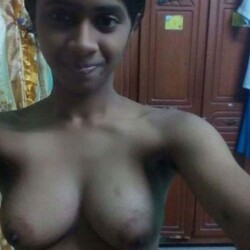 Tempting-nude-pics-of-Indian-teen-girls-2