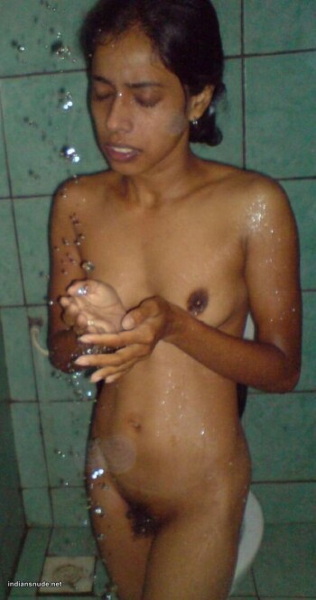 Tempting nude pics of Indian teen girls 30