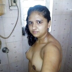 Tempting-nude-pics-of-Indian-teen-girls-55