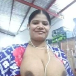 desi-muslim-lady-big-boobs-min-231x300