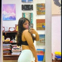 sexy-nude-selfies-in-tight-bra-panty-3