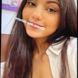 sexy-nude-selfies-in-tight-bra-panty-6