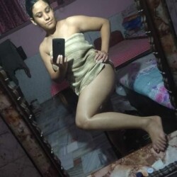 Indian-wife-nude-sex-and-sexy-selfie-pics-46