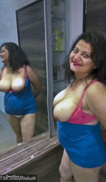 Indian wife nude sex and sexy selfie pics (50)