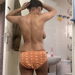 desi-indian-housewife-naked-15