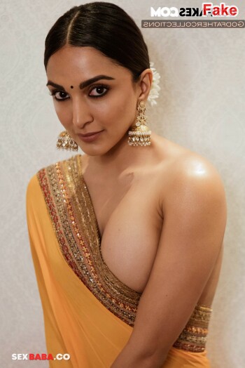 Kiara Advani in saree without blouse or bra