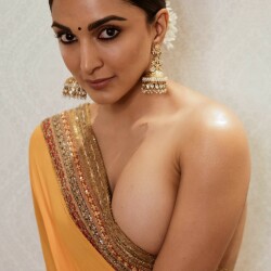 Kiara_Advani_in_saree_without_blouse_or_bra