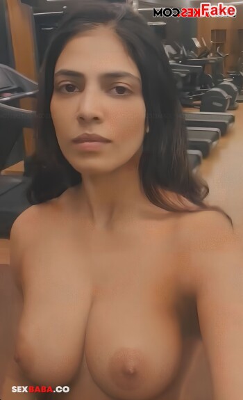 Malavika_Mohanan_3.jpg