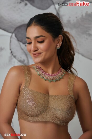 Saniya_Iyappan_1.jpg
