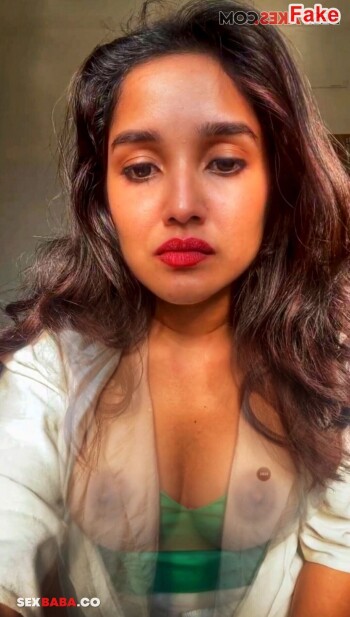 Anikha_Surendran_13.jpg