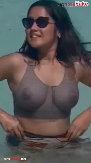 Anikha_Surendran_19.jpg