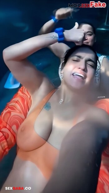 Saniya_Iyappan_1.jpg