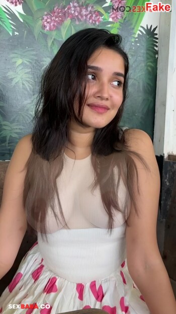 Anikha_Surendran_43_x.jpg
