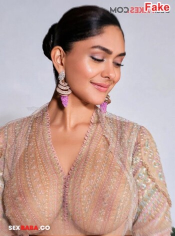Mrunal_Thakur_4.jpg