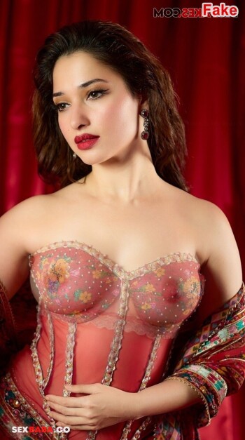 Tamannaah_Bhatia_73_x-32.jpg