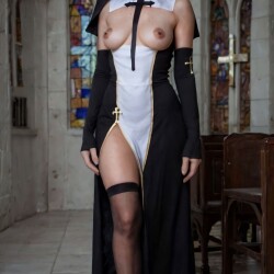 Samantha_Ruth_Prabhu_wearing_a_nun_costume_2_x